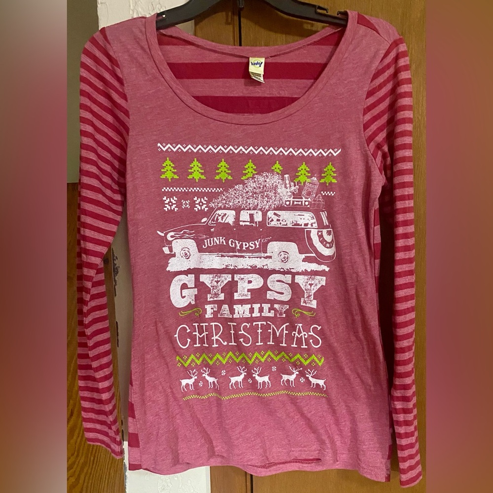 🎄17”PTP Sz: S Kavio Junk Gypsies Christmas Baseball Style Tee w/Striped Sleeves